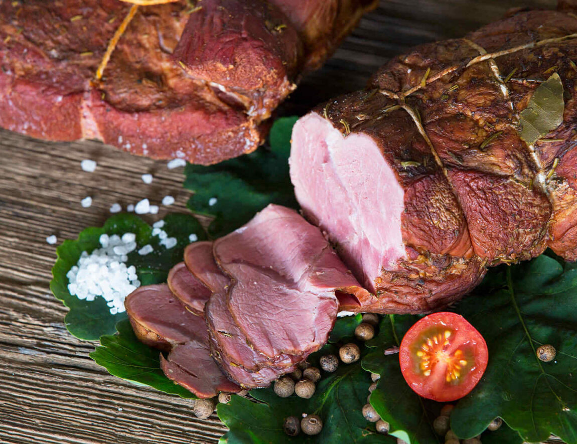 szynka z dzika wędzona